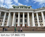 Здание Центрального академического театра Российской армии на Суворовской площади летом. Москва (2022 год). Редакционное фото, фотограф Овчинникова Ирина / Фотобанк Лори