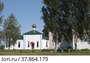 Православный храм в селе на границе с Белорусией (2022 год). Редакционное фото, фотограф Дмитрий Неумоин / Фотобанк Лори