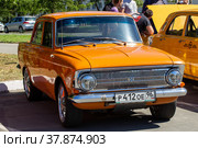 Old Soviet car Moskvich-408 (2020 год). Редакционное фото, фотограф Евгений Ткачёв / Фотобанк Лори