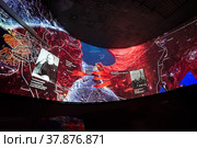 Трёхмерная световая карта-схема с иллюстрацией пяти попыток прорыва блокады. Вводный зал с мультимедийной экспозицией в музее-панораме «Прорыв». Музей-заповедник «Прорыв блокады Ленинграда». Кировский район Ленинградской области (2022 год). Редакционное фото, фотограф Румянцева Наталия / Фотобанк Лори