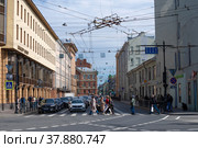 Вид на начало Суворовского проспекта солнечным майским днем. Санкт-Петербург (2022 год). Редакционное фото, фотограф Виктор Карасев / Фотобанк Лори