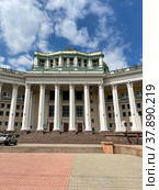 Здание Центрального академического театра Российской армии на Суворовской площади летом. Москва (2022 год). Редакционное фото, фотограф Овчинникова Ирина / Фотобанк Лори