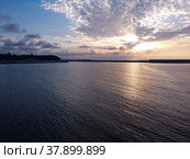 Фото вид с моря на городской пляж (2022 год). Стоковое фото, фотограф Игорь Грейлих / Фотобанк Лори