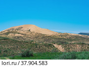 Semi-arid landscape in the vicinity of the Sarykum sand dune (2022 год). Редакционное фото, фотограф Евгений Харитонов / Фотобанк Лори
