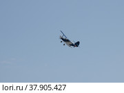 Легкий многоцелевой самолёт ТВС-2МС «Партизан» в небе на Международном авиационно-космическом салоне МАКС-2021. Редакционное фото, фотограф Free Wind / Фотобанк Лори