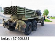 Волгоград, Центральная набережная, Россия. Боевая машина, реактивная система залпового огня 9К55 "Град-1", ракетная техника. (2021 год). Редакционное фото, фотограф Андрей Цыганков / Фотобанк Лори