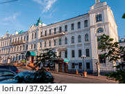 Khabarovsk, Russia, July 10, 2022: the building of the Regional Philharmonic Society and the Khabarovsk Art Museum in summer. Редакционное фото, фотограф Катерина Белякина / Фотобанк Лори