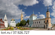 Соборная площадь в Коломенском кремле, Коломна (2022 год). Редакционное фото, фотограф Юрий Кирсанов / Фотобанк Лори