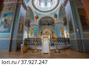 Интерьер старинного Троицкого собора Старицкого Успнского монастыря. Тверская область (2022 год). Редакционное фото, фотограф Виктор Карасев / Фотобанк Лори