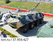 Каменск-Шахтинский, Ростовская область, Россия. Военная техника, командирская машина БТР-60ПУ на шасси плавающего бронетранспортёра в парке Патриот. (2021 год). Редакционное фото, фотограф Андрей Цыганков / Фотобанк Лори