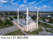 Мечеть Ташу-Хаджи (аэросъемка). Гудермес, Чеченская Республика, Российская Федерация (2021 год). Стоковое фото, фотограф Анна Карасева / Фотобанк Лори