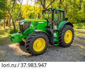 Трактор John Deere серии 6155М (2021 год). Редакционное фото, фотограф Вячеслав Палес / Фотобанк Лори