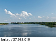Вид на город Дубна со стороны Дубненской ГЭС (2022 год). Стоковое фото, фотограф Ирина Гришанова / Фотобанк Лори