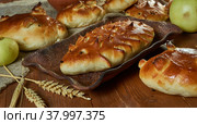 Russian pies Pirog piroshki. Стоковое фото, фотограф Александр Fanfo / Фотобанк Лори