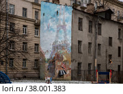 Граффити с изображением Эйфелевой башни на брандмауэре дома, ул. Молдагуловой д. 3, Санкт-Петербург (2020 год). Редакционное фото, фотограф Юлия Бабкина / Фотобанк Лори