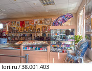 Фирменный магазин с продукцией ОАО «Узор». Поселок Вырица в Гатчинском районе Ленинградской области (2022 год). Редакционное фото, фотограф Румянцева Наталия / Фотобанк Лори