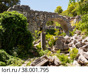 Heritage ruins sarnic in ancient city of Termessos in Taurus Mountains. Стоковое фото, фотограф Яков Филимонов / Фотобанк Лори