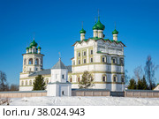 Древний Николо-Вяжищский женский монастырь солнечным мартовским утром. Вяжищи, Новгородская область. Россия (2022 год). Стоковое фото, фотограф Анна Карасева / Фотобанк Лори