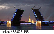 Санкт-Петербург. Дворцовый мост с праздничной подсветкой (2022 год). Редакционное видео, видеограф Литвяк Игорь / Фотобанк Лори