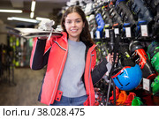 Smiling young girl chose skis, shelm and boots. Стоковое фото, фотограф Яков Филимонов / Фотобанк Лори