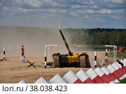 Танковый биатлон в Алабине (2018 год). Редакционное фото, фотограф Людмила Заботина / Фотобанк Лори