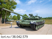 Российский танк Т-90А на демонстрационной площадке полигона Алабино. Парк Патриот, Московская область (2022 год). Редакционное фото, фотограф Виктор Карасев / Фотобанк Лори
