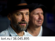 Участники группы Uma2rmaH Владимир Кристовский и Сергей Кристовский во время концерта на церемонии закрытия Всероссийской спартакиады по летним видам спорта на Фестивальной площади олимпийского комплекса "Лужники" (2022 год). Редакционное фото, фотограф Николай Винокуров / Фотобанк Лори