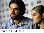Дуэт Elman & Mona во время концерта на церемонии закрытия Всероссийской спартакиады по летним видам спорта на Фестивальной площади олимпийского комплекса "Лужники" (2022 год). Редакционное фото, фотограф Николай Винокуров / Фотобанк Лори