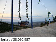 People watching suset, Dagestan, Russia (2022 год). Редакционное фото, фотограф Знаменский Олег / Фотобанк Лори