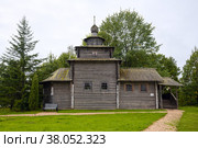 Деревянная церковь в Кончанском-Суворовском. Новгородская область (2021 год). Редакционное фото, фотограф Александр Щепин / Фотобанк Лори