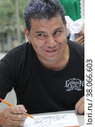 Художник Кока Энгельберт Серна на фестивале "Культурный код" (2022 год). Редакционное фото, фотограф Дмитрий Неумоин / Фотобанк Лори