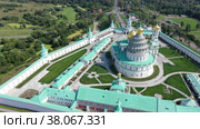 Drone view of the Resurrection New Jerusalem Stavropigial Monastery in the city of Istra, Russia. Стоковое видео, видеограф Яков Филимонов / Фотобанк Лори
