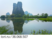 Unusual landscape of the Chinese Li River with green karst hills covered with bamboo groves. Natural background (2011 год). Стоковое фото, фотограф Виктория Катьянова / Фотобанк Лори