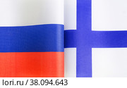 Национальные флаги России и Финляндии крупным планом. Иллюстрация экономических, политических, культурных отношений (2021 год). Стоковое фото, фотограф Лозовая Людмила / Фотобанк Лори