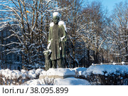 Памятник И.П. Павлову. Павлово. Ленинградская область (2021 год). Редакционное фото, фотограф Александр Щепин / Фотобанк Лори