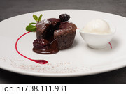 chocolate fountain with blackberries, ice cream decorated with mint. Стоковое фото, фотограф Дмитрий Ульянов / Фотобанк Лори