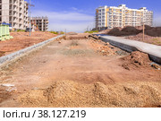 Roadway construction and landscaping in a new microdistrict. Стоковое фото, фотограф Дмитрий Коростылев / Фотобанк Лори