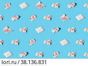 Used and clean napkins on blue background. Concept of exclusiveness, uniqueness. Trendy isometric pattern with soft shadow. Стоковое фото, фотограф Эдуард Слободянюк / Фотобанк Лори