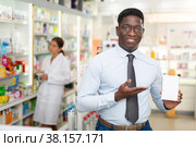 African american male chooses capsules for rubbing, restoring hair follicles on the head. Стоковое фото, фотограф Яков Филимонов / Фотобанк Лори