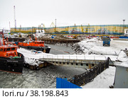 Реконструкция территории Мурманского грузового морского порта (2022 год). Редакционное фото, фотограф Вячеслав Палес / Фотобанк Лори