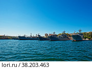 Военные корабли Черноморского флота в Севастопольской бухте (2022 год). Редакционное фото, фотограф Макаров Алексей / Фотобанк Лори