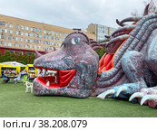 Батут в форме дракона. Фестиваль "Спортленд", Москва (2022 год). Редакционное фото, фотограф Мария Кылосова / Фотобанк Лори