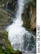 Kamyshlinsky waterfall on Altai Mountains (2016 год). Редакционное фото, фотограф Ольга Остроухова / Фотобанк Лори