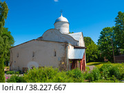 Церковь Климента. Летний солнечный день. Великий Новгород. Россия (2022 год). Редакционное фото, фотограф E. O. / Фотобанк Лори