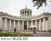 Москва, ВДНХ, проспект Мира, 119, строение 60. Чайхана "Долина" (бывший павильон № 60 "Потребительская кооперация) (2022 год). Редакционное фото, фотограф Наталья Николаева / Фотобанк Лори
