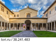 Флоренция, Италия. Портик церкви Santa Maria Maddalena dei Pazzi, XVI в. (2017 год). Редакционное фото, фотограф Rokhin Valery / Фотобанк Лори