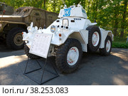 Daimler Ferret (Ferret   МК 2/3) британский лёгкий разведывательный бронеавтомобиль в окраске миротворческих сил ООН. Музей бронетехники. Парола, Финляндия (2017 год). Редакционное фото, фотограф Виктор Карасев / Фотобанк Лори