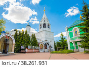 Храм Никиты Мученика на Швивой горке за Яузой. Шатровая колокольня. Подворье Афонского Пантелеимонова монастыря (Афонское подворье). Москва. Россия (2022 год). Редакционное фото, фотограф E. O. / Фотобанк Лори