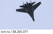Military plane is flying down. Стоковое видео, видеограф Игорь Жоров / Фотобанк Лори