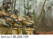 Солдаты в зоне применения ядерного оружия. Стоковое фото, фотограф Виталий Михайлюк / Фотобанк Лори